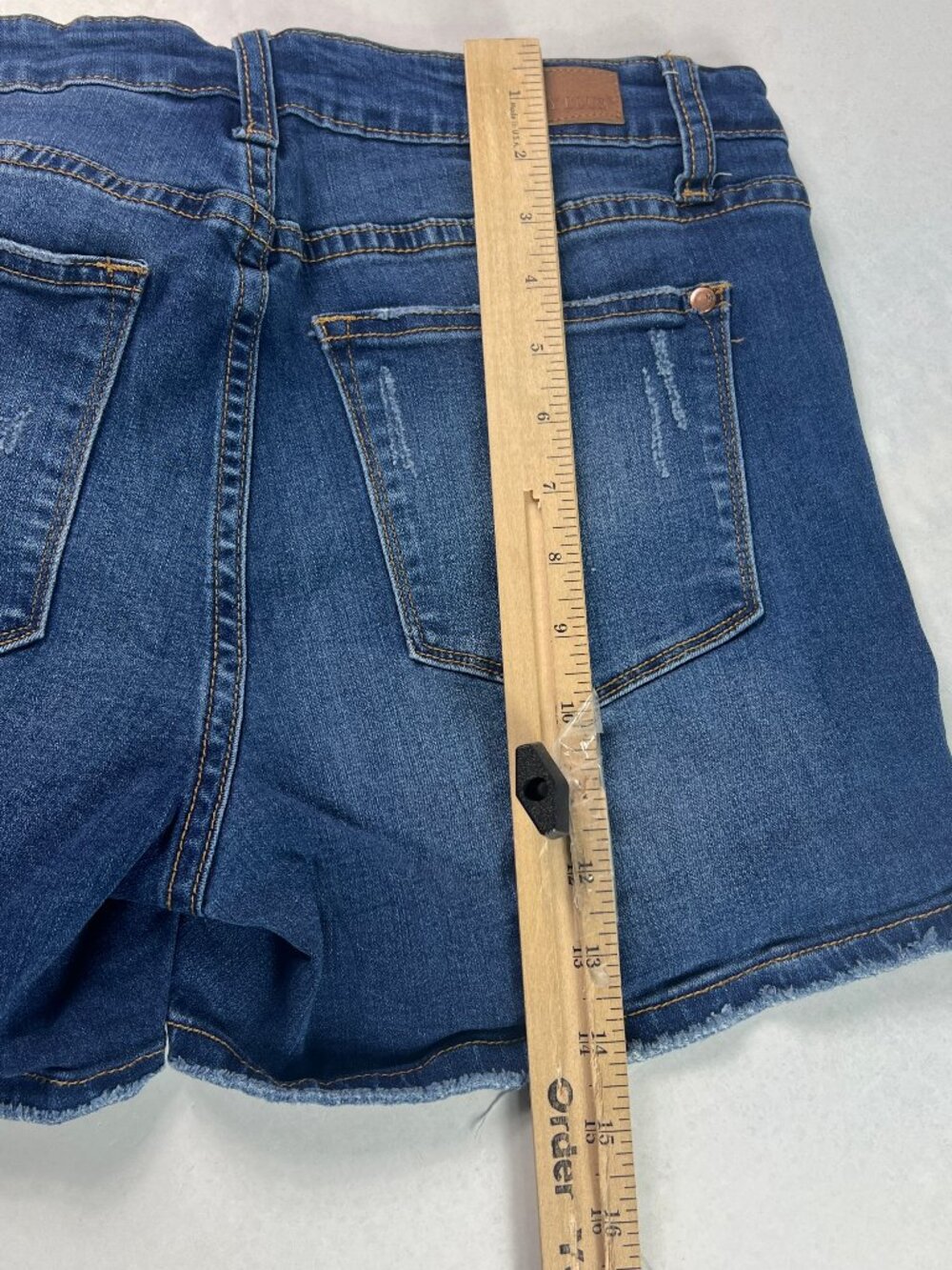 Judy Blue Shorts Women's 31* Mid Rise Blue Faded Distressed Denim Jorts Tag L - Picture 9 of 16